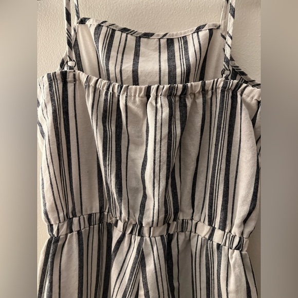 CisonoBlack and White Striped Sleeveless Jumpsuit with Relaxed Fit, size M. - Picture 6 of 13
